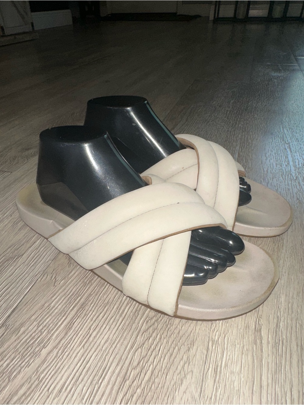 OluKai Hila Puffy Slide Sandals Cloudy Ivory Women’s Sz 10